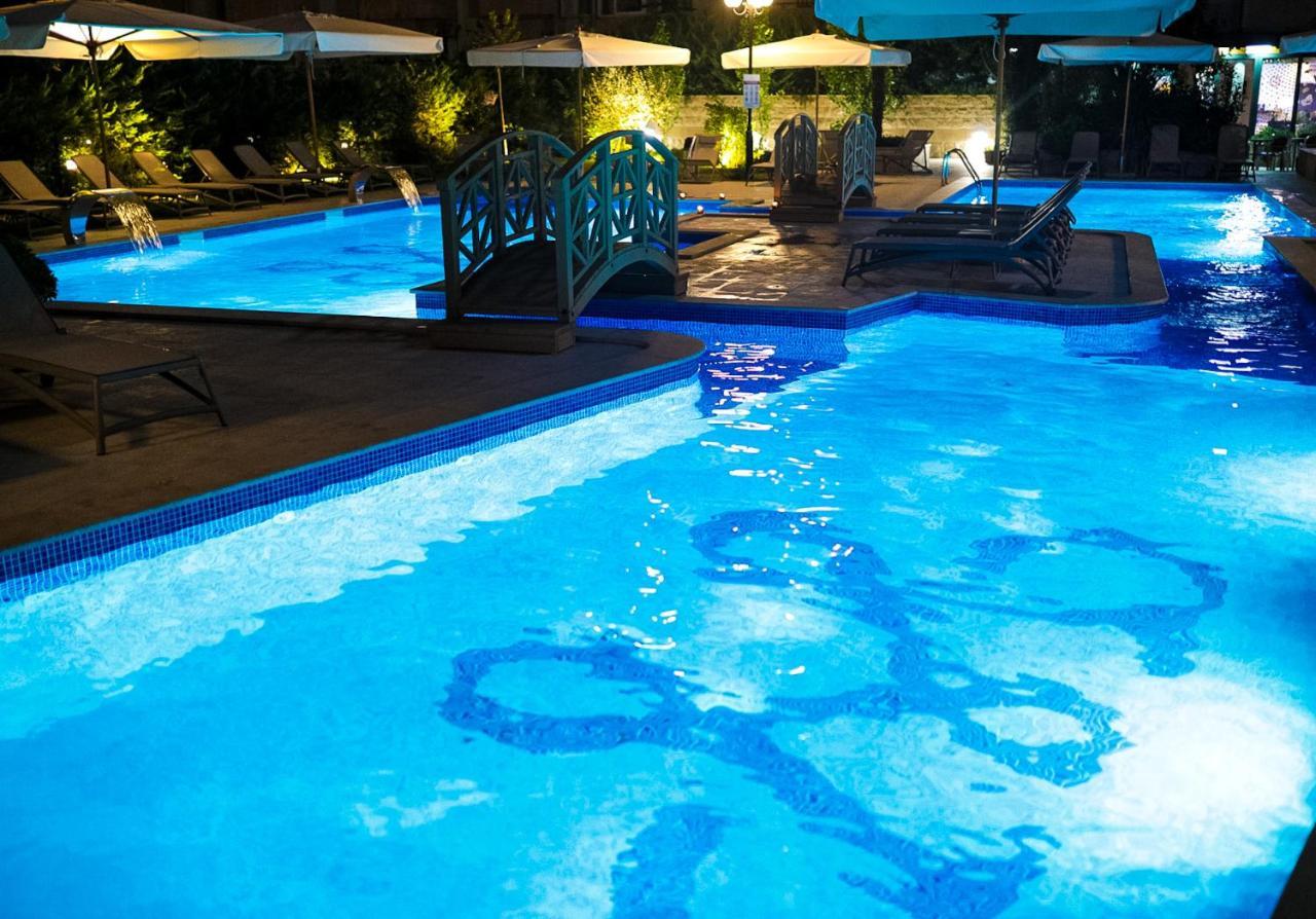 Boutique Hotel Momentum By Aycon Budua Esterno foto