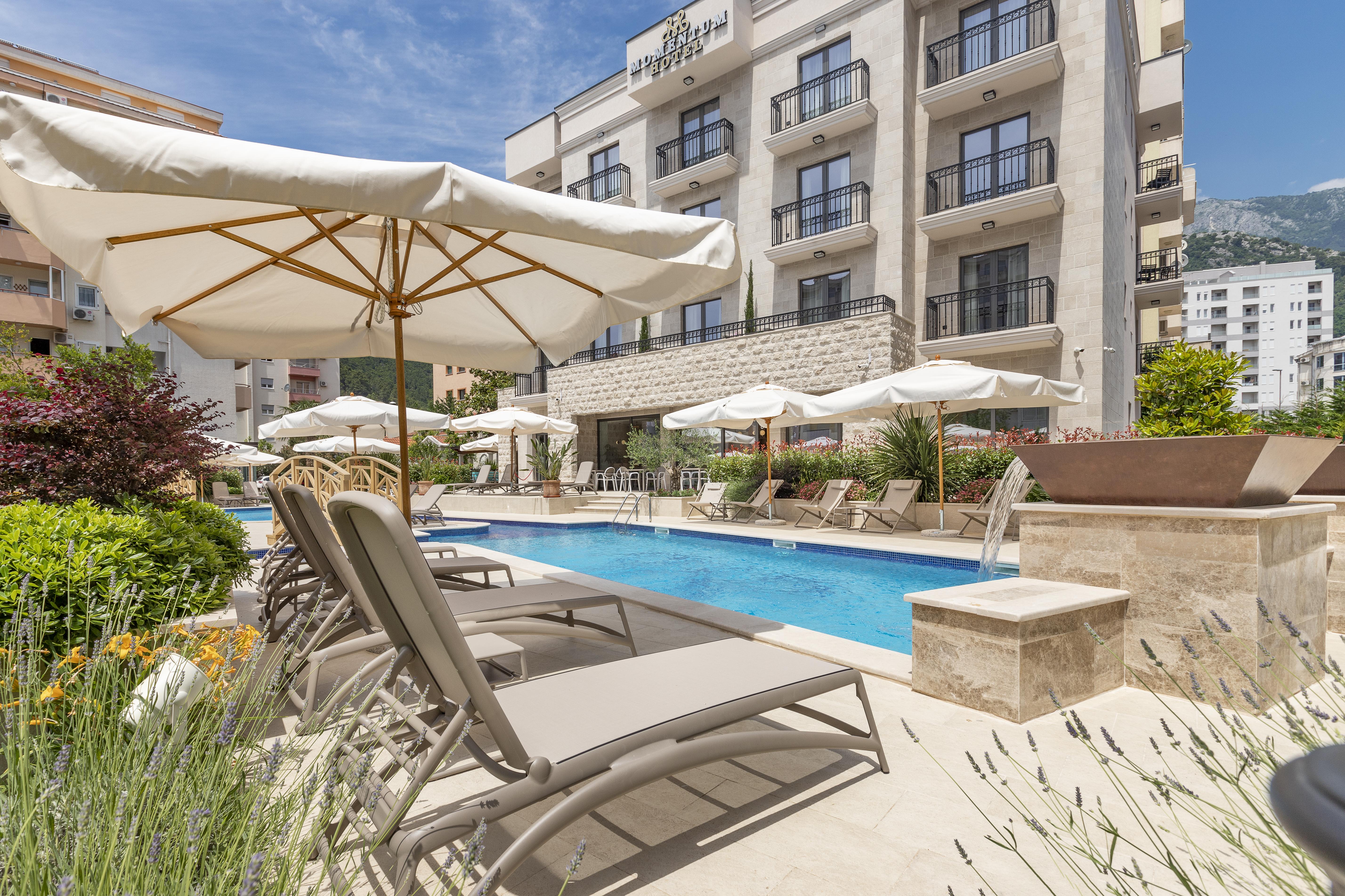 Boutique Hotel Momentum By Aycon Budua Esterno foto